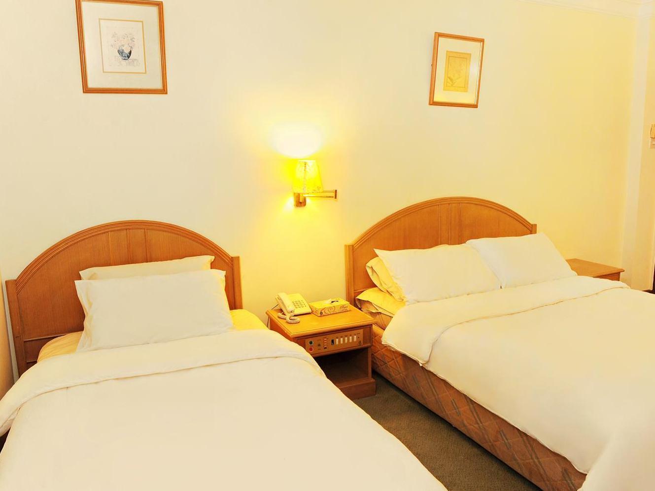 Borneo Hotel Kuching Zewnętrze zdjęcie